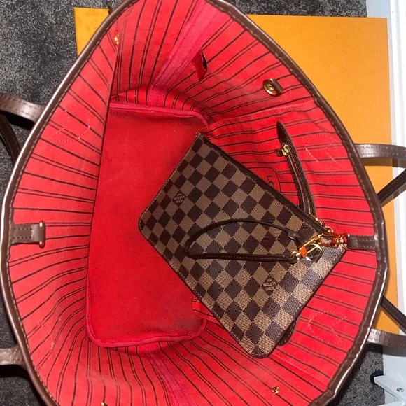 Louis Vuitton Neverfull MM - Picture 5 of 8